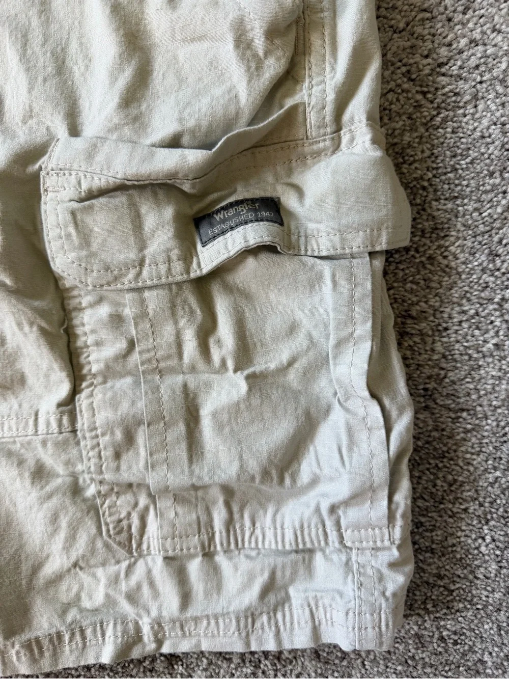 Wrangler Men's Cargo Shorts in Light Khaki